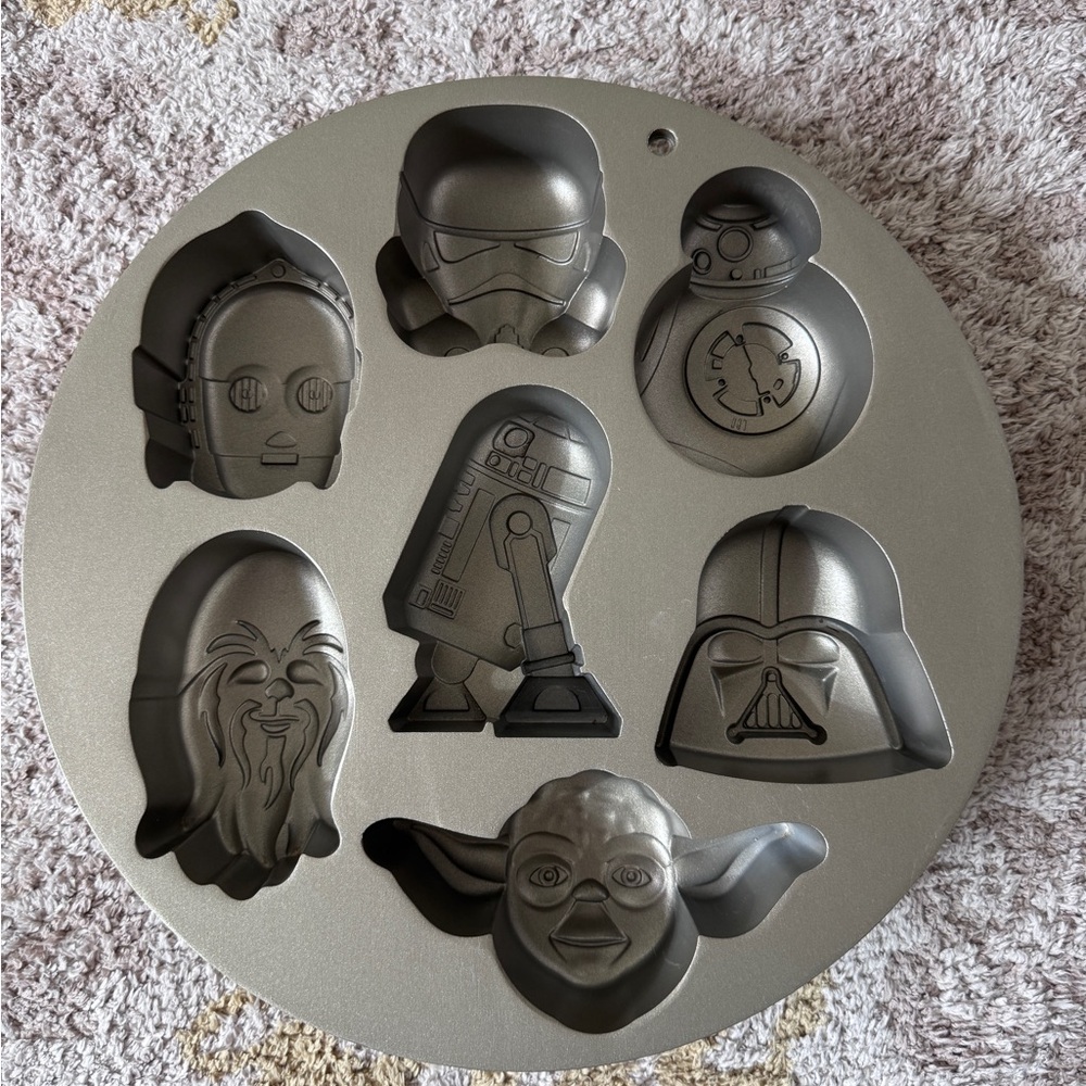 Star Wars cakelet pan (Williams Sonoma)